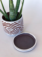 Load image into Gallery viewer, Alabaster Zulu Planters - Brown Clay