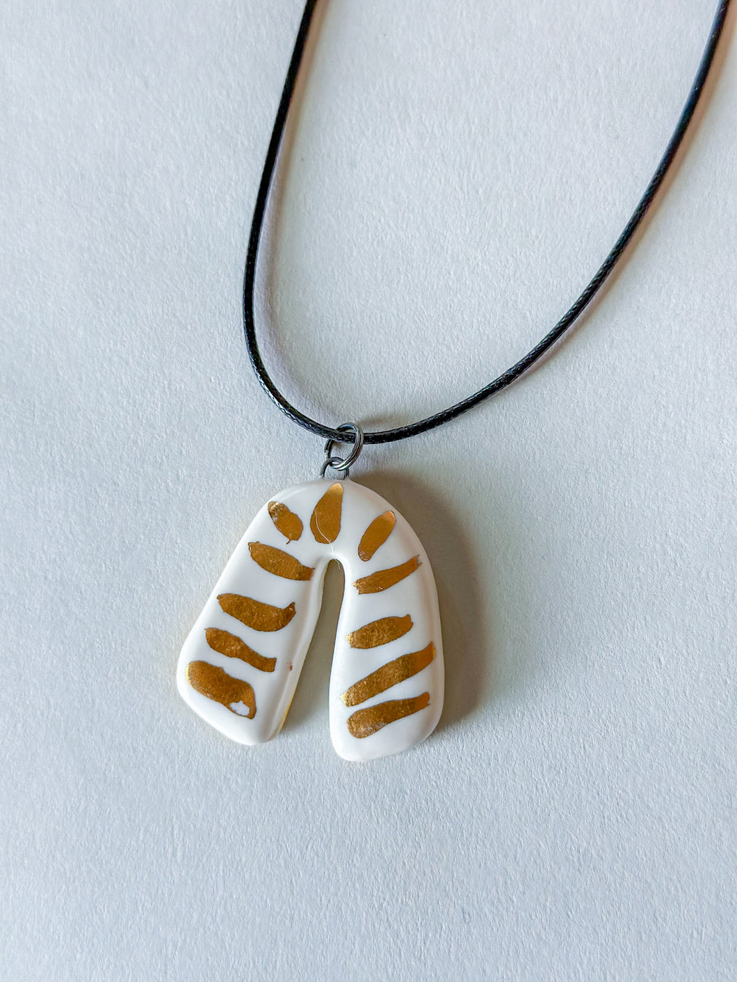 Archie Pendant w/ Gold Luster - White