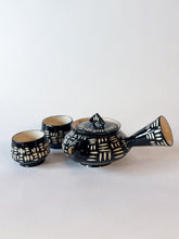 Load image into Gallery viewer, Onyx Hatched Teapot w/ side handle
