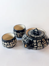 Load image into Gallery viewer, Onyx Hatched Teapot w/ side handle
