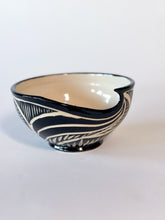 Load image into Gallery viewer, Zulu Berry Bowl - w/ Thumb grip #4
