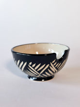 Load image into Gallery viewer, Zulu Berry Bowl - w/ Thumb grip #2
