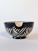 Load image into Gallery viewer, Zulu Berry Bowl - w/ Thumb grip #2
