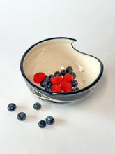 Load image into Gallery viewer, Zulu Berry Bowl - w/ Thumb grip #4
