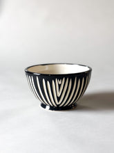 Load image into Gallery viewer, Onyx Zulu Bowl 2
