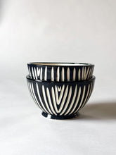 Load image into Gallery viewer, Onyx Zulu Bowl 2
