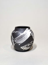 Load image into Gallery viewer, Splash Vase with slip - Black Clay
