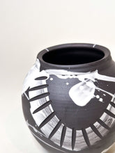 Load image into Gallery viewer, Splash Vase with slip - Black Clay

