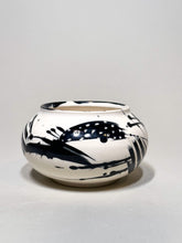 Load image into Gallery viewer, Short Splash Vase- White Clay
