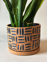 Load image into Gallery viewer, Second: 8&quot; Large Cocoa Planter - Black Clay
