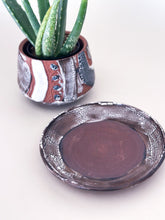 Load image into Gallery viewer, Small DesertScape Planter With Crackle- Brown Clay

