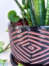 Load image into Gallery viewer, Onyx Zulu Planters - Brown Clay
