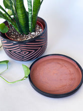 Load image into Gallery viewer, Onyx Zulu Planters - Brown Clay

