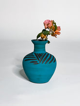 Load image into Gallery viewer, Small Zulu Vase - Black
